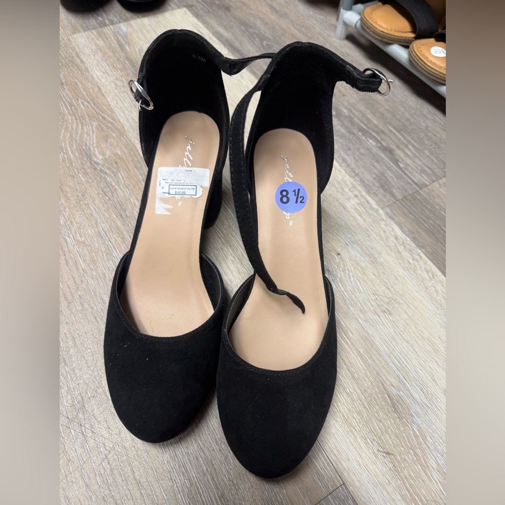 Jellypop ankle buckle Size 8.5 block heel solid black Women's heels